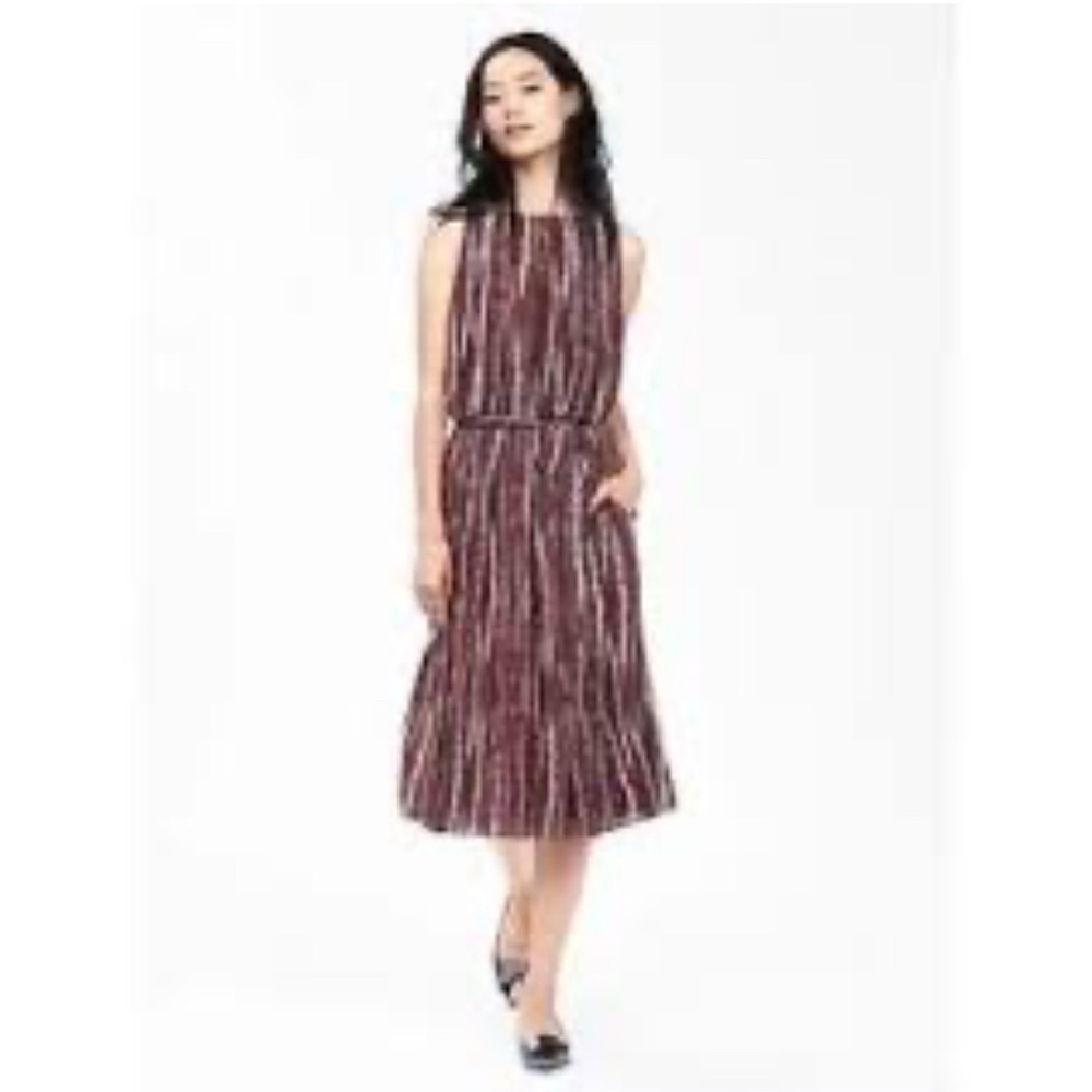 Banana Republic burgundy pleated belted midi dress size 4 (fits 6)